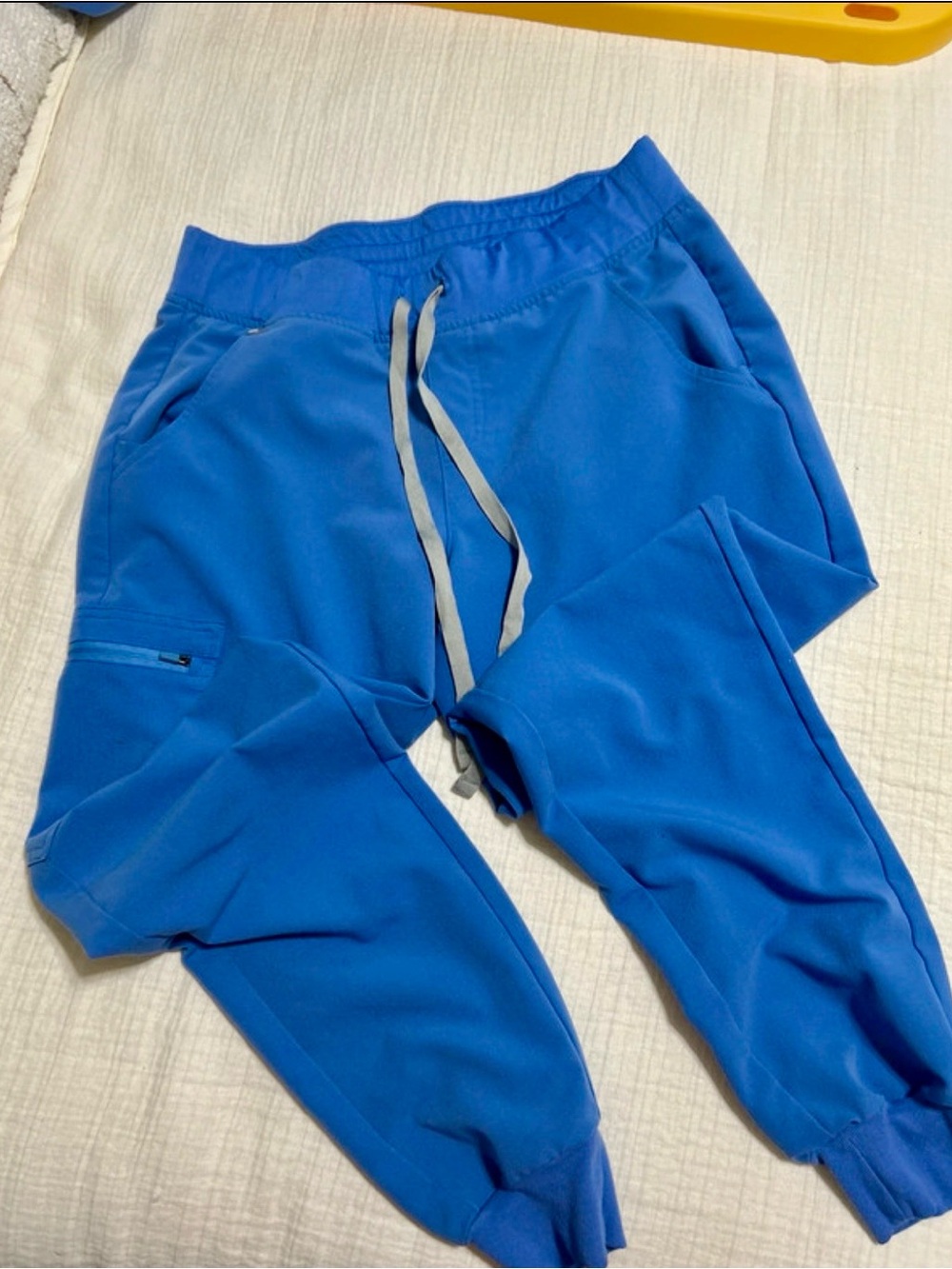 FIGS women’s ceil blue Jogger Scrubs with Drawcord. Size M
